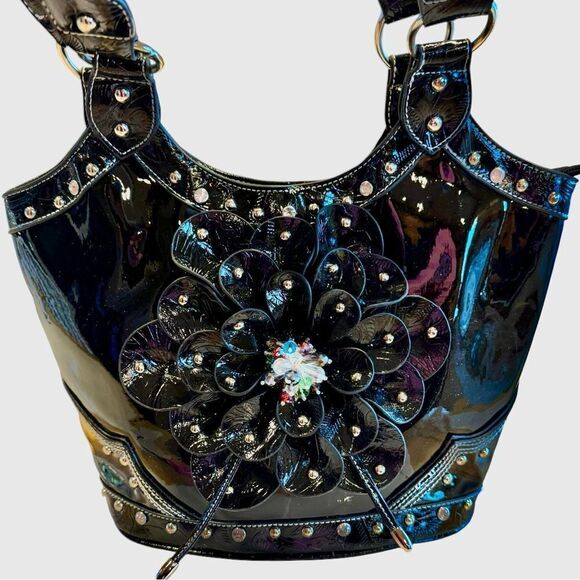 Cowgirl Trendy Black Patent Vinyl Conceal Carry Bag - Picture 2 of 16